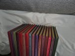 Cable, Mary/Lionel Casson/Frederic v. Grunfeld/Thomas Dickey/Peter Andrews/Robert Cowley/Christopher Hibbert/ Henry Wiencek/ Geoffrey C Ward/Olivier Bernier - Treasures of the World: 16 DELEN; The African Barbarian French Kings of El Dorado Spain  god-kings of Mexico rulers of Russia Britain Princes of Germany emperors of China Lords of Japan Popes Maharajas Pharaohs Greek conquerors Renaissance Princes