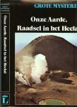 Hoedeman J.J .. die het voorwoord schreef .. Met vele schitterende kleuren illustraties .. omslag illustratie zijn van Beppie Harrison - Onze  Aarde Raadsel in het Heelal ..  uit de serie Grote Mysteries van Lekturama