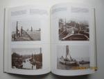 Martens, Rob  •  Lieuwe Westra - Aanzien van de oude visserij.... met de beste groeten van.... Tweehonderdveertig afbeeldingen geven u een beeld van een periode in de visserij (1900-1950) die eigenlijk al een tijd achter ons ligt.