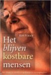 PRINSEN, BERT & PETRA SLAAGER - Het blijven kostbare mensen. Over bewoners, familie en werkenden in een verpleeghuis.