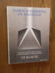 Klautz, J.P. - Tussen schemering en dageraad. Gids tot kennis van de niet-zintuigelijk waarneembare werkelijkheid