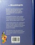 Mills , Teresa . [ isbn 9789057646300 ]  inv  2617 - De Mozaïekgids . ( Een geïllustreerd handboek met meer dan 300 motieven voor beginners en gevorderden . ) Dit kleurrijke boek bevat meer dan 300 motieven voor beginners en gevorderden die u kunt kopiëren en uitwerken. -