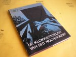 Molen, S.J. van der. - Klokkestoelen van het Noordererf.