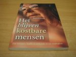 Prinsen, Bert - Het blijven kostbare mensen - Over bewoners, familie en werkenden in een verpleeghuis