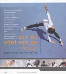 L. van den Brink - Aan de voet van de muur