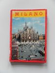  - Milano Souvenir uitklapmap 30 foto's waarvan 2 pag groot binnenkant kaft plattegrond stad achterkant foto's tekst 6 talig Italiaans Frans Engels Duits Spaans Japans