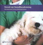 Haar , Cathri van de . ( Eindredactie . ) [ ISBN 9789035235304 ] 1619 - Mond op Hondbeademing. ( Mensenartsen over hun dierenpatiënten . ) Wat doet u als mensendokter als uw huisdier ziek of gewond is? Gaat u zelf dokteren?  Die vraag stelde de redactie van Medisch Contact aan haar lezers. Die reageerden met een groot -