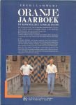 Lammers, Fred J .. Met vele schitterende kleuren illustraties van Hans Veenhuis - Oranje Jaarboek. De Koninklijke familie in 1989