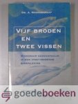 Noordegraaf, Dr. A. - Vijf broden en twee vissen --- Missionair gemeentezijn in een (post)moderne samenleving