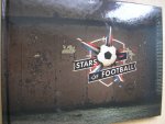 Rijsman, Thomas (concept: Matthijs Moeken en Marco Jongeneel) - Stars of Football  (inklapfotoo`s (van 34 spelers, niet geheel compleet) met begeleidende tekst per voetballer, en handtekeningen achterin)