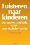 Gordon , Dr. Thomas .[ isbn 9789051210828 ] 5123 - Luisteren naar Kinderen. ( De nieuwe methode voor overleg in het gezin. ) De schrijver werkzaam als psycholoog slaat een brug tussen de ouder met zijn gezag en het kind wat zelfstandigheid eist, een boek over goed ouderschap, pedagogie en opvoeding