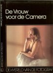 Smith - Riedijk, Jolanda .. Poseren : hoe doen we dat - De vrouw voor de Camera .. het fotograveren van vrouwen .. Naaktfotografie binnenshuis .. onze eerste naaktfoto's