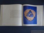 Kristin Joyce / Shellei Addison; introduction by Sumiko Mikimoto - Pearls: ornament and obsession.