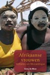 [{:name=>'C. de Moor', :role=>'A01'}] - Afrikaanse vrouwen