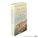 Calic, Marie-Janine. - Balkan-Odyssee. 1933–1941. Auf der Flucht vor Hitler durch Südosteuropa. Mit 38 Abbildungen und zwei Karten von Peter Palm, Berlin.