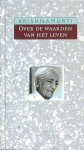 Krishnamurti , Jiddu . [ isbn 9789062719150  ] 2018 ( Nieuw ongelezen . ) - Over de Waarden van het Leven . ( In dit boek beantwoordt Krishnamurti vragen over een dertigtal verschillende onderwerpen, waaronder eenzaamheid, gebed en meditatie, tijd, de dood, haat, God, oppervlakkigheid, etc. Door antwoorden is het, -