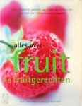 Kate Whiteman, Maggie Mayhew - Alles over Fruit en Fruitgerechten Een uitgebreid overzicht van vrijwel alle fruitsoorten en meer dan 100 verleiderlijke recepten