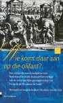 Sijs, Nicoline van der - Wie komt daar aan op die olifant." (Hertaald en toegelicht). Een zestiende-eeuws taalgidsje voor Nederland en Indië, inclusief het verhaal van de avontuurlijke gevangenschap van Frederik de Houtman in Indië