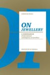 Besten, Liesbeth den: - On Jewellery. A compendium of international contemoporary art jewellery.