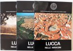 Corsi, Domenico, Fulvio, Manlio e.a., ill.  Lucca Giovannini e.a - Lucca nelle immagini Centro internazionale per lo studio delle cerchia Urbane 3 boeken enkele folders in cassete uitgave 1973-1975-1983 108 platen  Met stadsplan Lucca en twee folders omgeving Lucca
