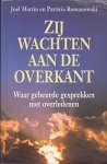 Martin, Joel / Romanowski, Patricia - Zij  wachten aan de overkant, waar gebeurde gesprekken met overledenen