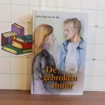 Klop van der Bas, Nelly - De gebroken muur