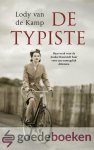 Kamp, Lody van de - De typiste *nieuw* --- Haar werk voor de Joodse Raad stelt haar voor een onmogelijk dilemma