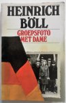 Böll, Heinrich - Groepsfoto met dame