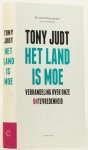 JUDT, T. - Het land is moe. Verhandeling over onze ontevredenheid. Vertaald door W. Scheffer.