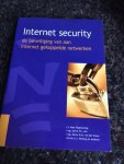 Hogewoning, K. - Internet security / de beveiliging van aan internet gekoppelde netwerken