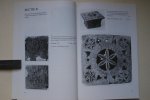 Kleyn, J. de - 2 boeken: HET AANKIJKEN WAARD voorwerpen van ambacht en huisvlijt uit het Openluchtmuseum    &    POT-SIERLIJK  versierd volksaardewerk  Uitgegeven n.a.v. tentoonstelling in Nederlands Openluchtmuseum Arnhem