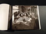 Saline, Carol-- Wohlmuth, Sharon J. - Sisters, fotoboek.