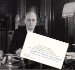 OUD, P.J. - Gesigneerde zwart-witfoto en een beschreven visitekaartje.