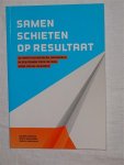 Driesen, Roland & Bouwmans, Mirte & Kelle van, Evelyn - Samen schieten op resultaat. 32 praktijkverhalen gebundeld in een roman over de reis naar social business