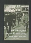 Doorn, Maarten van - Het leven gaat er een lichten gang. Den Haag in de jaren 1919-1940.