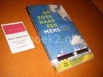 Erp, Leo van. - Op zoek naar een Mens. Verhalen over ouderen en zorg.