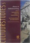 Ivo Adriaenssens J Capenberghs Patrick De Rynck Koning Boudewijnstichting (Brussel) Ministerie van de Vlaamse Gemeenschap (Brussel) - Musea en publiekswerking : zeven buitenlandse cases als inspiratiebron & Een museumkaart als instrument?