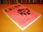 Gramberg, Hans Peter & Noortje Goedhard e.a. (red.) - China. 750 miljoen mensen vormgevend aan en werkend aan de opbouw van een socialistiese samenleving.