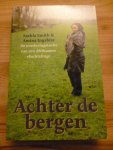 Smith, Saskia & Amina Ingabire - Achter de bergen