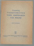 Vereniging van Nederlandse Gemeenten. - Verzameling voorschriften voor ambtenaren van politie Vereniging van Nederlandse Gemeenten. - Verzameling voorschriften voor ambtenaren van politie