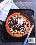 Mink , Miisa . [ ISBN 9789461430274 ] 3319 - Koek & Gebak . ( Zoet & hartig . ) Het maken van koek en gebak is een sociaal gebeuren. Voor de schrijfster van dit unieke kookboek is het maken van koek en gebak altijd veel meer geweest dan alleen maar het vullen van magen. Haar manier van bakken -