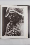 Curtis, Edward S. - The North American Indians. A selection of photographs by Edward S. Curtis. (4 foto's)