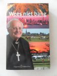 Broers, Arjan; Illustrator : Broers, Arjan; Knipsel, Karel - Wees niet bang Het levensverhaal van bisschop Tiny Muskens