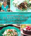 Langbein , Annabel . [ ISBN 9789000321186 ] 1718 - De Free Range Cook . ( Pure gerechten uit Nieuw-Zeeland . )  Koken met pure ingrediënten, eenvoudige maar heerlijke recepten, en mensen samen aan het koken en eten krijgen. Dat is Annabel Langbein, Nieuw-Zeelandse trots op culinair gebied, -