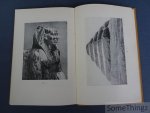 Buck, dr A. de. - De Zegepraal van het Licht: voorstellingen en symbolen uit den Oud-Egyptischen zonnedienst. Buck, dr A. de. - De Zegepraal van het Licht: voorstellingen en symbolen uit den Oud-Egyptischen zonnedienst.