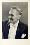 Bongers, Auguste: - [Fotopostkarte, halbe Figur nach halblinks]