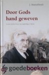 Mastenbroek, J. - Door Gods hand geweven *nieuw* laatste exemplaar! --- Lessen uit het leven van oudering G. Beens