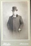 Deville, Jean-Baptiste: - [Fotografie, Kniestük en face]