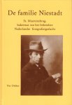 Dekker, Piet - De Familie Niestadt (St. Maartenburg, bakermat van het bekendste Nederlands fotografengeslacht), 88 pag. kleine hardcover, goede staat (naam op schutblad, rug iets verkleurd)