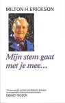 Erickson , Milton H . [ isbn 9789063500412 ] 3923 - Mijn Stem Gaat met je Mee . ( Therapeutische verhalen van Milton H . Erickson Samengesteld door Sidney Rosen . ) Milton H. Erickson (1901-1980) wordt wel de belangrijkste hypnotherapeut van zijn tijd genoemd. -